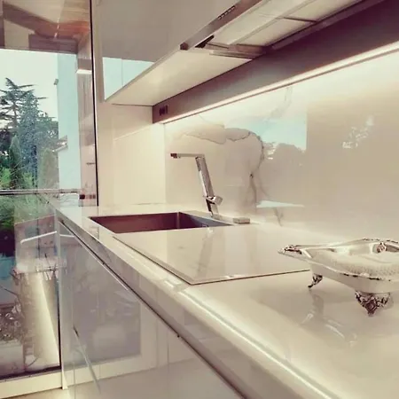 Exceptional Near Vatican Flat With Swimming Pool