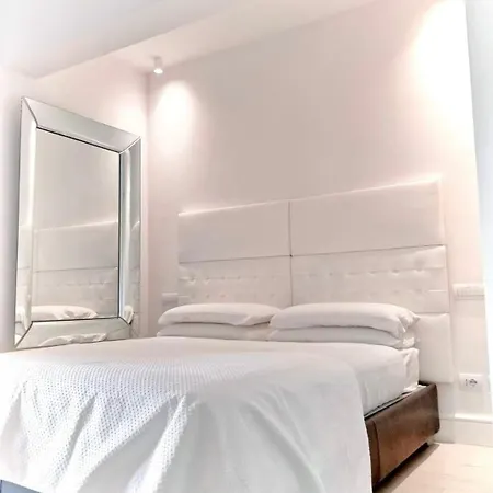 Exceptional Near Vatican Flat With Swimming Pool شقة