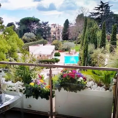 Exceptional Near Vatican Flat With Swimming Pool Апартаменты *